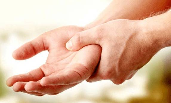 Кружиться и болит голова немеет левая рука