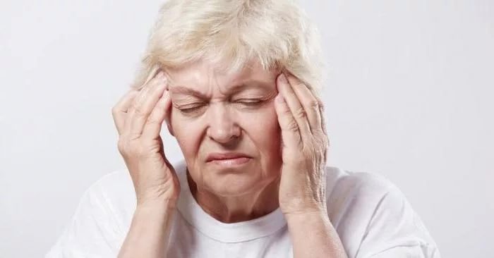 Кружится голова колит сердце болит за грудиной что это