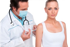 почему прививка под лопатку болит спина